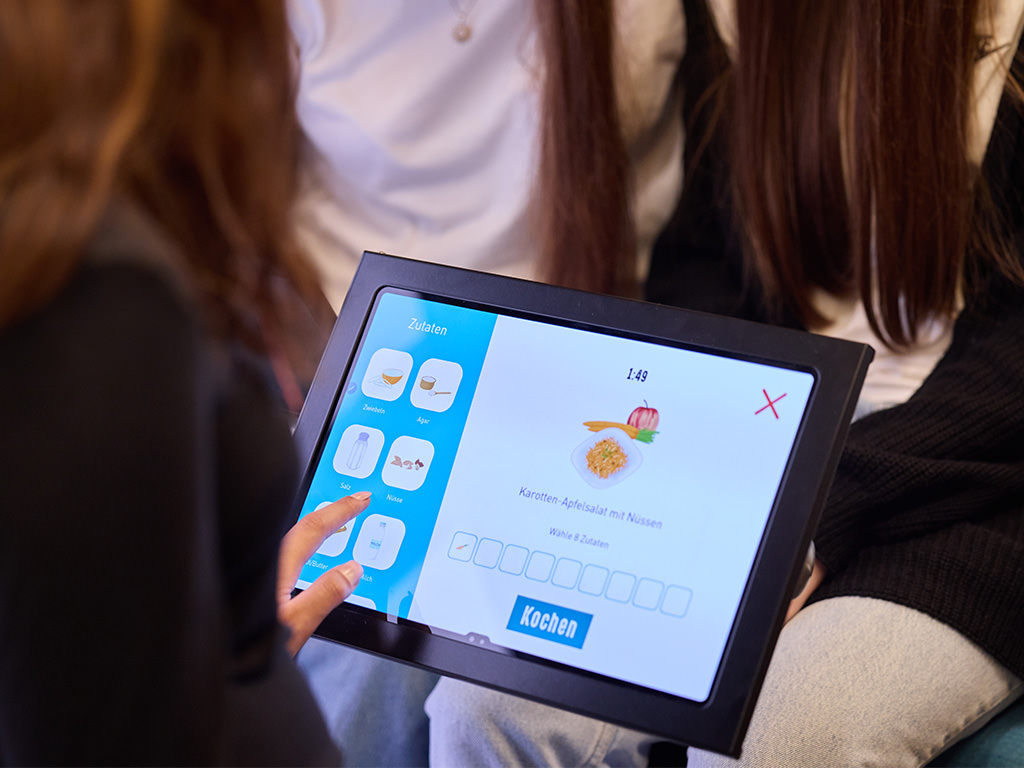 Abbildung eines Tablets mit einer Kochanwendung und der Auswahl von Zutaten.