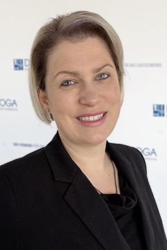Abbildung einer Frau im schwarzen Anzug. Abbildung einer Frau im schwarzen Anzug.